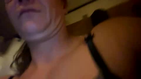 Snapshot of laraa333 chatting on 09-29-25, 10:47 Little online show from 09-29-25, 10:47