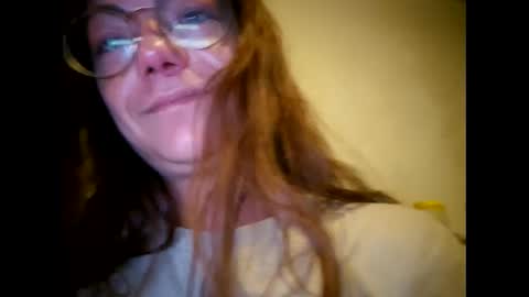 Snapshot of laraa333 chatting on 10-10-25, 10:31 Little online show from 10-10-25, 10:31