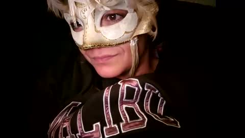 Snapshot of laraa333 chatting on 10-11-25, 11:14 Little online show from 10-11-25, 11:14