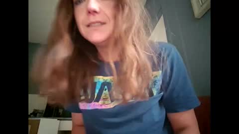 Snapshot of laraa333 chatting on 10-12-25, 11:53 Little online show from 10-12-25, 11:53