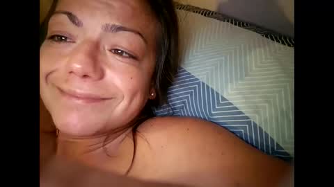 Snapshot of laraa333 chatting on 10-13-25, 06:02 Little online show from 10-13-25, 06:02