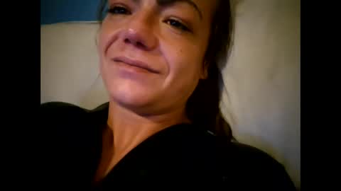 Snapshot of laraa333 chatting on 10-21-25, 01:28 Little online show from 10-21-25, 01:28