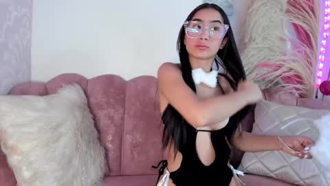 Snapshot of larajeann_ chatting on 06-06-26, 11:59 Lara online show from 06-06-26, 11:59
