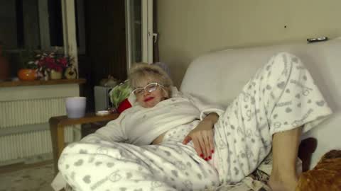 laralhotr online show from 03-08-25, 11:07