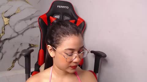 Snapshot of laralmanza chatting on 03-09-26, 03:05 laralmanza online show from 03-09-26, 03:05