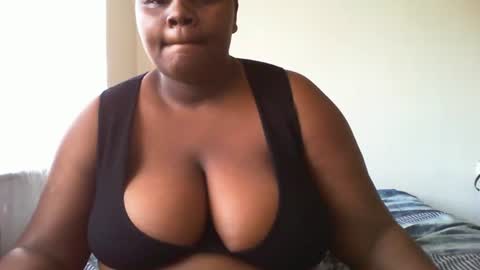 Snapshot of laralovex chatting on 12-15-24, 11:12 laralovex online show from 12-15-24, 11:12