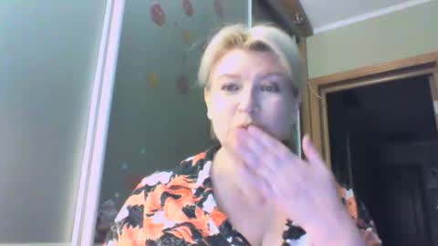 Snapshot of laramrs chatting on 09-29-25, 04:12 laramrs online show from 09-29-25, 04:12