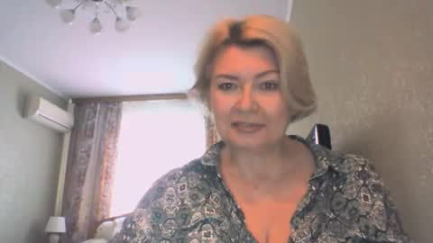 Snapshot of laramrs chatting on 10-11-25, 01:53 laramrs online show from 10-11-25, 01:53