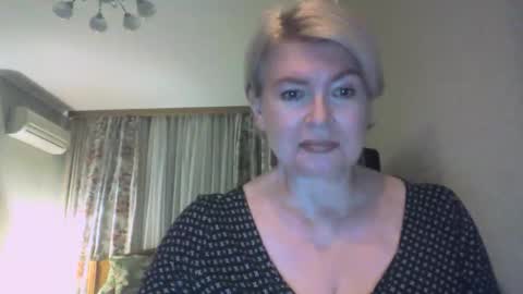 Snapshot of laramrs chatting on 10-13-25, 04:18 laramrs online show from 10-13-25, 04:18