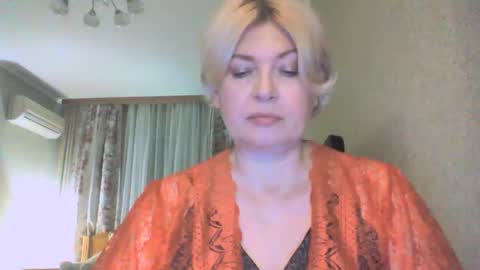 Snapshot of laramrs chatting on 10-16-25, 04:52 laramrs online show from 10-16-25, 04:52