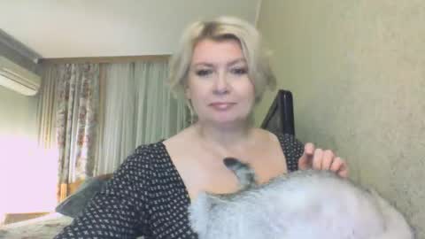 Snapshot of laramrs chatting on 11-19-25, 04:18 laramrs online show from 11-19-25, 04:18