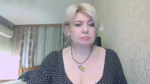 Snapshot of laramrs chatting on 11-27-25, 04:42 laramrs online show from 11-27-25, 04:42