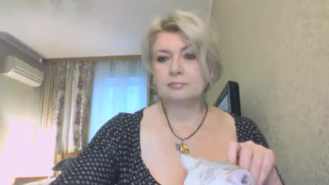 Snapshot of laramrs chatting on 11-29-25, 10:40 laramrs online show from 11-29-25, 10:40