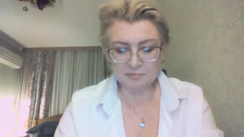 Snapshot of laramrs chatting on 12-15-25, 05:06 laramrs online show from 12-15-25, 05:06