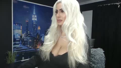 laras_moans online show from 01-11-25, 08:11