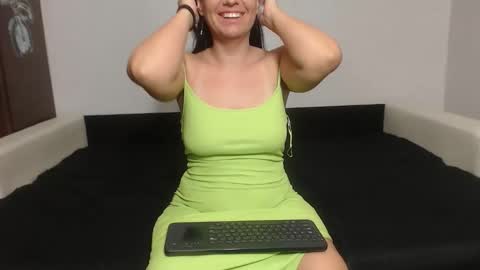 Snapshot of larataylorrr chatting on 05-12-26, 05:48 larataylorrr online show from 05-12-26, 05:48