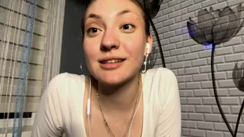 Snapshot of lareebuggie chatting on 05-27-26, 06:16 Eva online show from 05-27-26, 06:16
