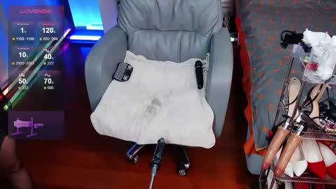 Snapshot of lareinayee chatting on 02-14-25, 08:05 Mykhaila online show from 02-14-25, 08:05