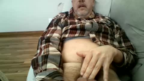Snapshot of largerthanavg2plz chatting on 03-16-26, 06:45 Large2PLZ online show from 03-16-26, 06:45