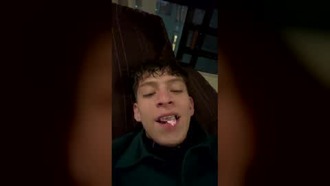 Snapshot of largo33029 chatting on 01-11-26, 04:06 largo33029 online show from 01-11-26, 04:06