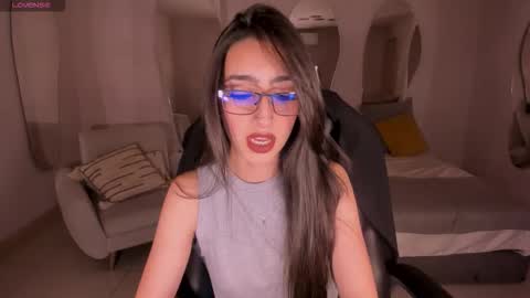 Larisa Smirnov online show from 11-11-25, 04:34