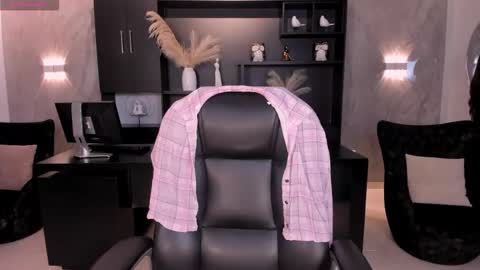 Larisa Smirnov online show from 01-16-26, 04:05