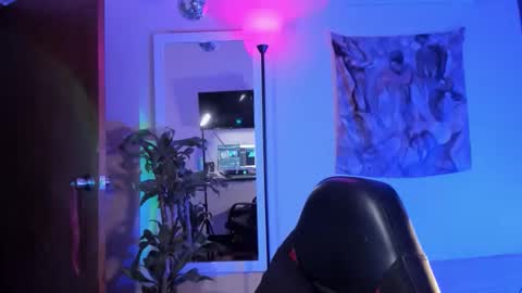 Snapshot of larry_stewart chatting on 11-28-25, 11:07 larry_stewart online show from 11-28-25, 11:07