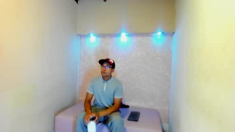 LARRY online show from 01-10-26, 12:29