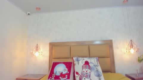 Snapshot of larsonmia chatting on 12-16-24, 03:54 MIA online show from 12-16-24, 03:54