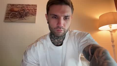 Snapshot of larsskeet chatting on 11-24-25, 01:44 larsskeet online show from 11-24-25, 01:44