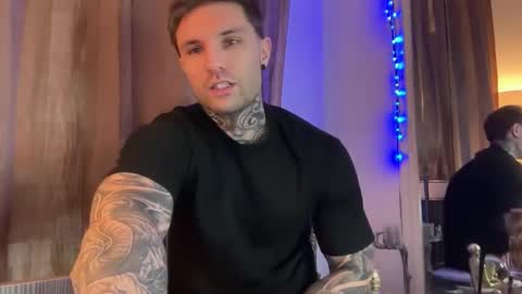 Snapshot of larsskeet chatting on 11-26-25, 02:18 larsskeet online show from 11-26-25, 02:18