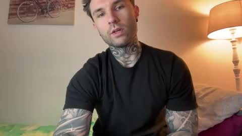 Snapshot of larsskeet chatting on 11-27-25, 02:19 larsskeet online show from 11-27-25, 02:19