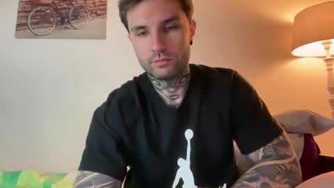 Snapshot of larsskeet chatting on 12-01-25, 01:38 larsskeet online show from 12-01-25, 01:38