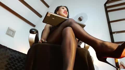 Laryssa online show from 09-15-25, 01:33