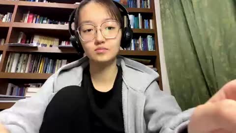 Snapshot of lasonyaarango chatting on 12-15-25, 01:37 Aiko online show from 12-15-25, 01:37