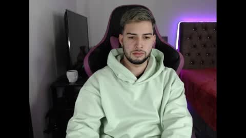 Snapshot of latam_ chatting on 12-15-24, 10:04 YOUR BABY online show from 12-15-24, 10:04