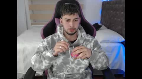 Snapshot of latam_ chatting on 01-31-25, 06:02 YOUR BABY online show from 01-31-25, 06:02