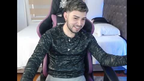 Snapshot of latam_ chatting on 02-06-25, 06:56 YOUR BABY online show from 02-06-25, 06:56