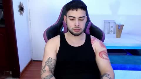 Snapshot of latam_ chatting on 11-30-25, 11:31 YOUR BABY online show from 11-30-25, 11:31