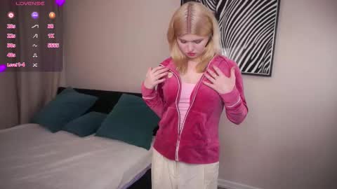 Snapshot of latanyabarthel chatting on 12-20-25, 05:53 Jay online show from 12-20-25, 05:53