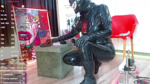 Snapshot of latex_rose_daniels chatting on 01-20-25, 08:07 ROSE online show from 01-20-25, 08:07