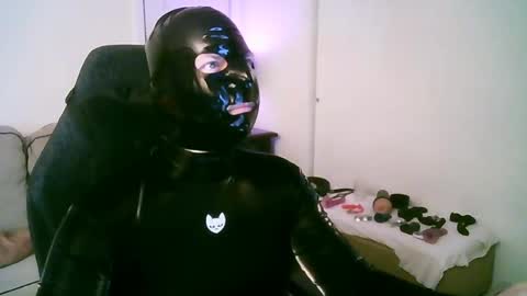 latexminheadroom online show from 05-09-26, 01:44