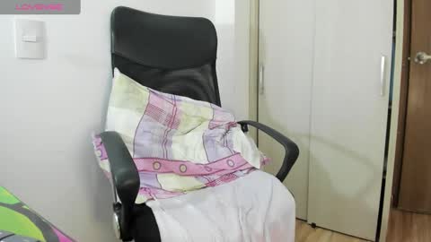 Snapshot of latin__curly chatting on 02-26-25, 11:59 Afrodita online show from 02-26-25, 11:59