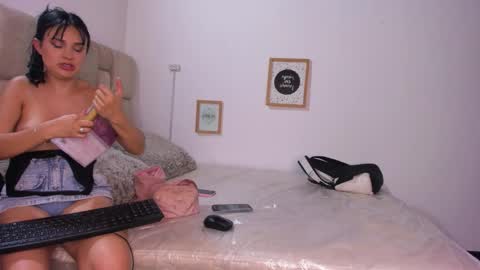 Snapshot of latin_couple20y chatting on 01-17-26, 08:56 Johana y Santiago online show from 01-17-26, 08:56