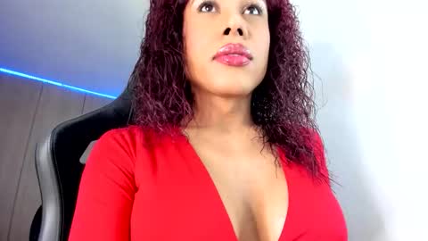 Snapshot of latin_goddessx chatting on 10-30-25, 07:54 instagramlatin goddessx im nikoll online show from 10-30-25, 07:54