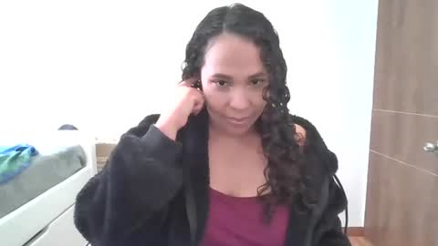 Snapshot of latina_hot84 chatting on 01-08-26, 04:09 Mercedes online show from 01-08-26, 04:09