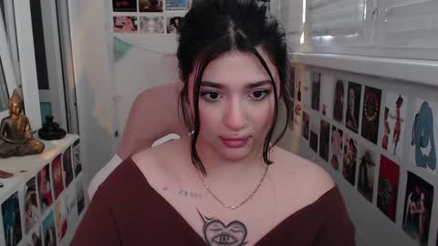 Snapshot of latina_mia chatting on 12-14-24, 12:33 miiiiiiaaaa online show from 12-14-24, 12:33