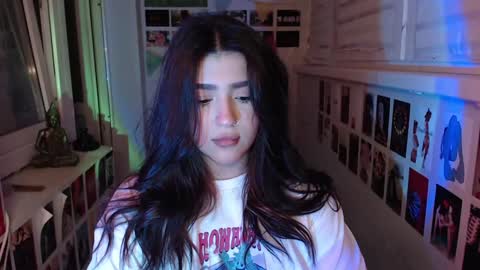 Snapshot of latina_mia chatting on 12-27-24, 12:39 miiiiiiaaaa online show from 12-27-24, 12:39