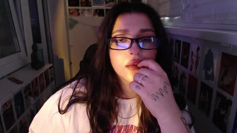 Snapshot of latina_mia chatting on 01-19-25, 01:44 miiiiiiaaaa online show from 01-19-25, 01:44
