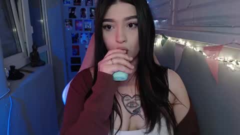 Snapshot of latina_mia chatting on 03-04-25, 01:06 miiiiiiaaaa online show from 03-04-25, 01:06